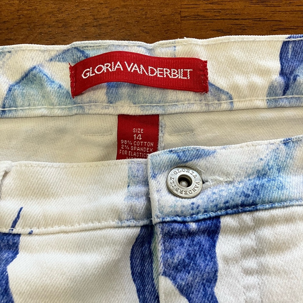 Gloria Vanderbilt Blue Floral Women’s Capri Jeans - Picture 2 of 2